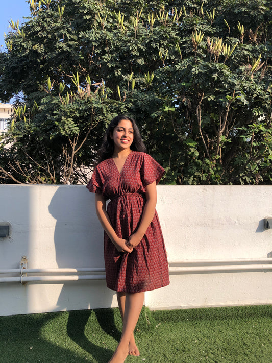 V-neck Angie dress in red