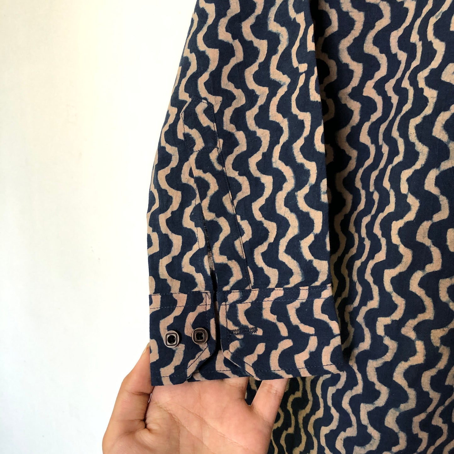 Earthy waves shirt in blue