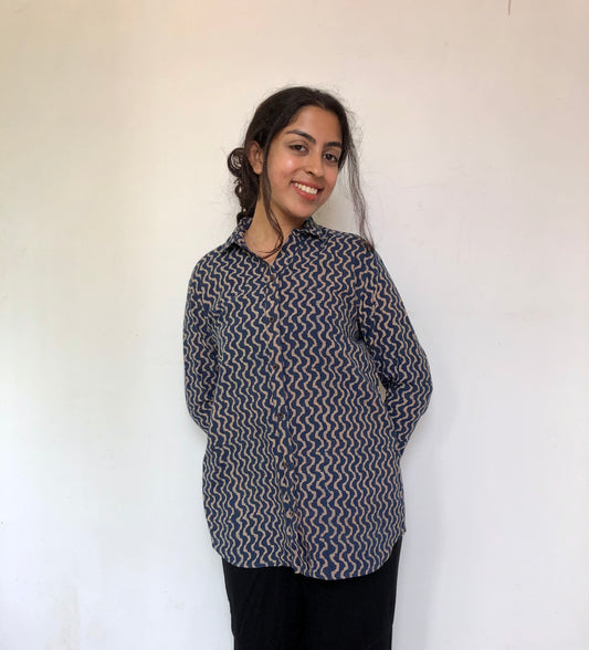 Earthy waves shirt in blue