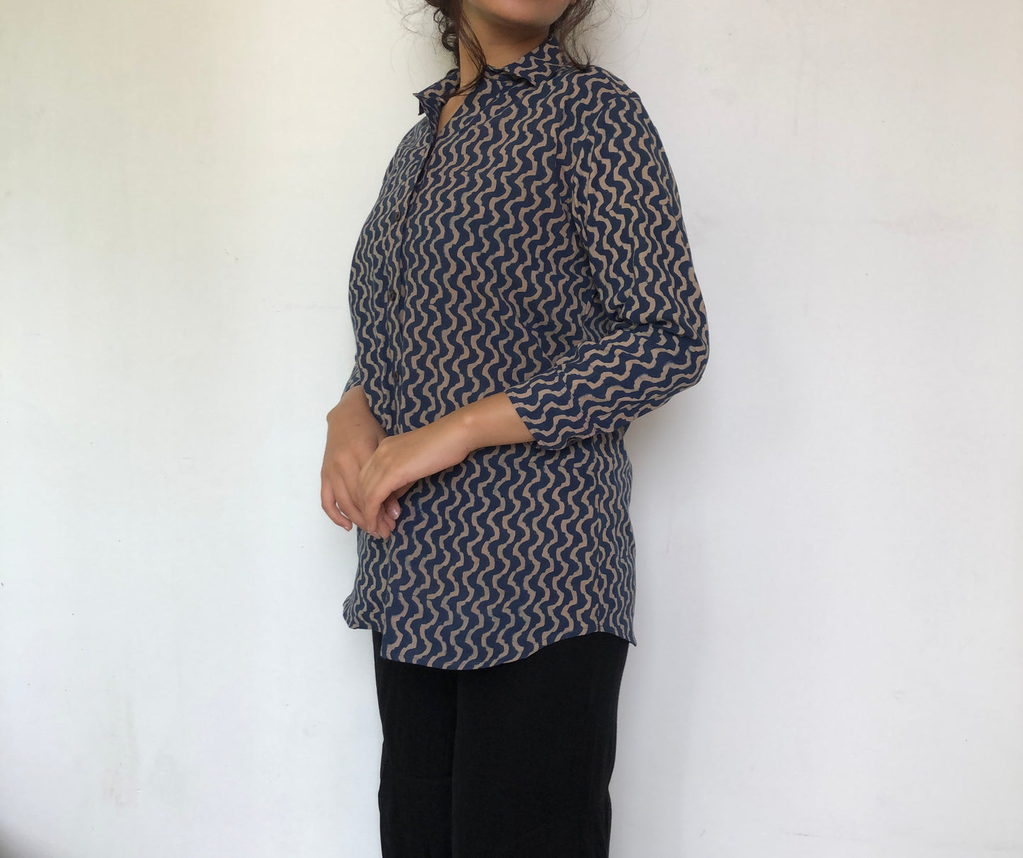 Earthy waves shirt in blue