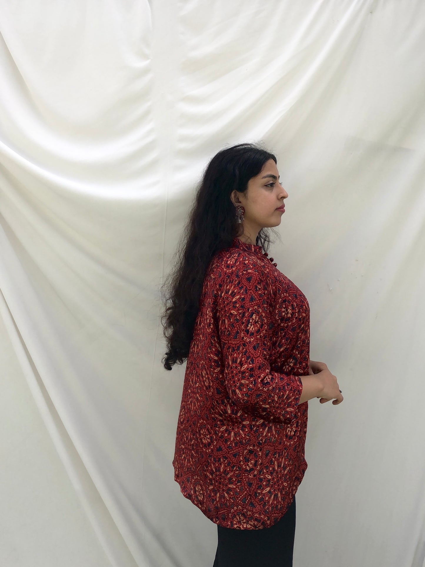 Ajrakh short shrug in red