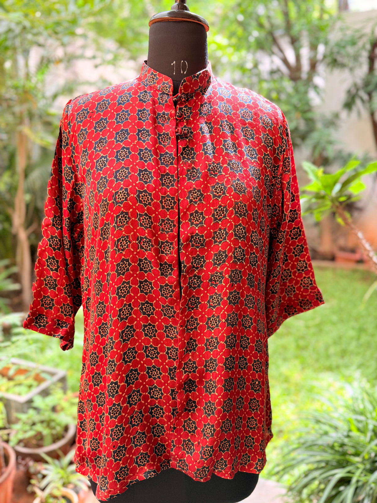 Ajrakh short shrug in red